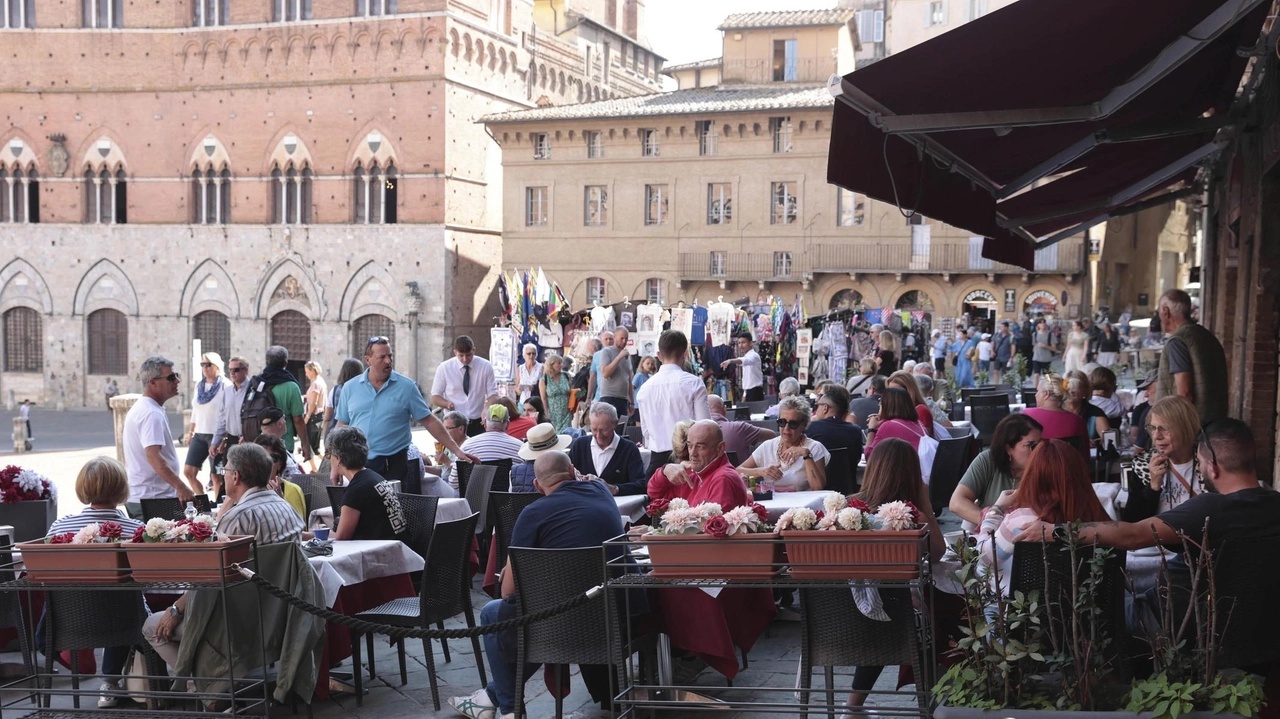 C’è un numero imponente di ristoranti e bar in centro, disponibili ad assumere ragazzi anche alla prima esperienza: gli universitari così riescono a guadagnare qualcosa C’è un numero imponente di ristoranti e bar in centro, disponibili ad assumere ragazzi anche alla prima esperienza: gli universitari così riescono a guadagnare qualcosa