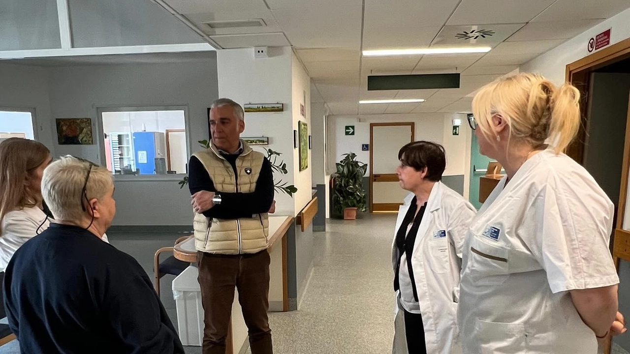 "L’ospedale di Volterra è un presidio di eccellenza unico in Toscana, fondato su quattro pilastri: ospedale,’Auxilium Vitae, centro Inail e... "L’ospedale di Volterra è un presidio di eccellenza unico in Toscana, fondato su quattro pilastri: ospedale,’Auxilium Vitae, centro Inail e...