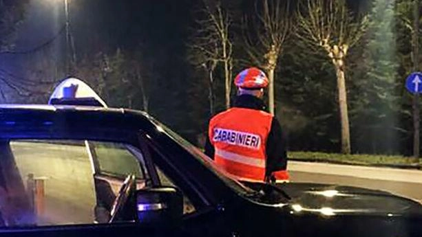 Il blitz notturno dei carabinieri nella pineta di ponente ha portato all’arresto di tre spacciatori e al recupero di soldi e droga Il blitz notturno dei carabinieri nella pineta di ponente ha portato all’arresto di tre spacciatori e al recupero di soldi e droga