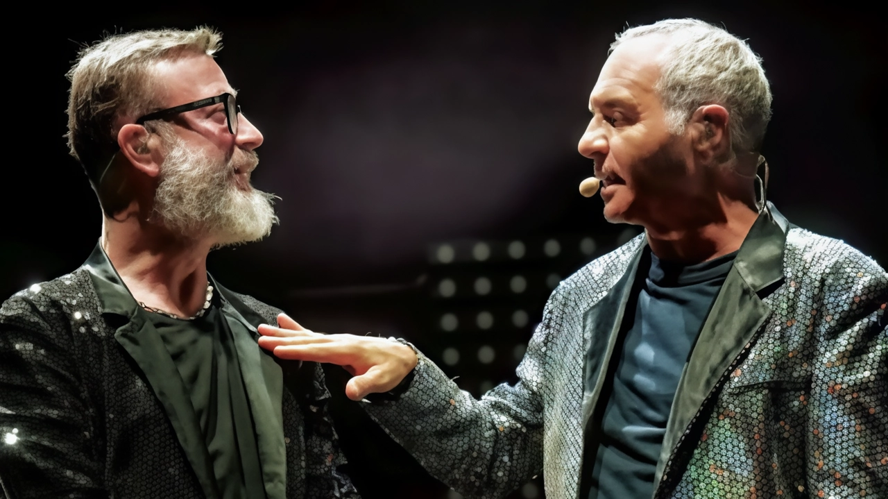 Il duo salirà sul palco stasera a Castelnuovo Garfagnana, venerdì a Forte dei Marmi e sabato a Castiglioncello Il duo salirà sul palco stasera a Castelnuovo Garfagnana, venerdì a Forte dei Marmi e sabato a Castiglioncello