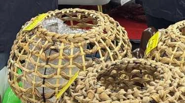 Sequestrati in due negozi quasi 10.000 oggetti risultati non conformi agli standard di sicurezza Sequestrati in due negozi quasi 10.000 oggetti risultati non conformi agli standard di sicurezza