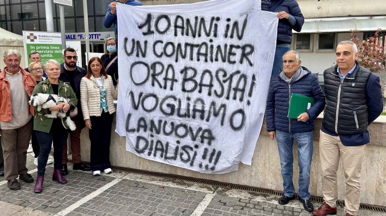 Ieri mattina è andata in scena la protesta all’ingresso dell’ospedale Lotti per chiedere tempi certi sulla conclusione del cantiere della nuova dialisi Ieri mattina è andata in scena la protesta all’ingresso dell’ospedale Lotti per chiedere tempi certi sulla conclusione del cantiere della nuova dialisi
