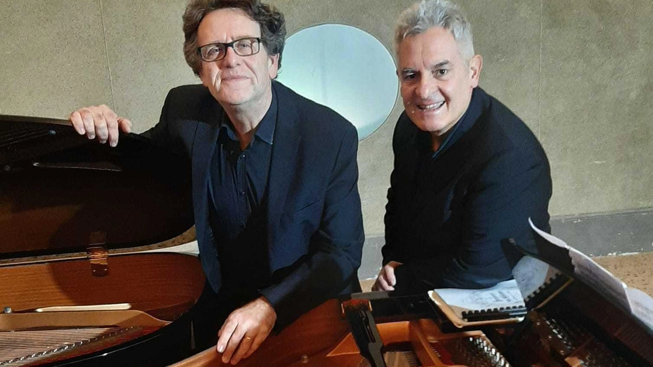 La rassegna musicale "Musica è metamorfosi" a Lucca omaggia Franz Kafka con "Evoluzioni". Il duo pianistico Cantini e Passalia esplorerà nuovi orizzonti con trascrizioni e parafrasi di Mozart, Morricone, Piovani e Beatles. Evento domenica al Real Collegio.