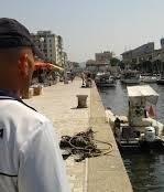 Sversamento d’olio da Lanazione.it sversamento d olio in mare l intervento della capitaneria per contenere l inquinamento