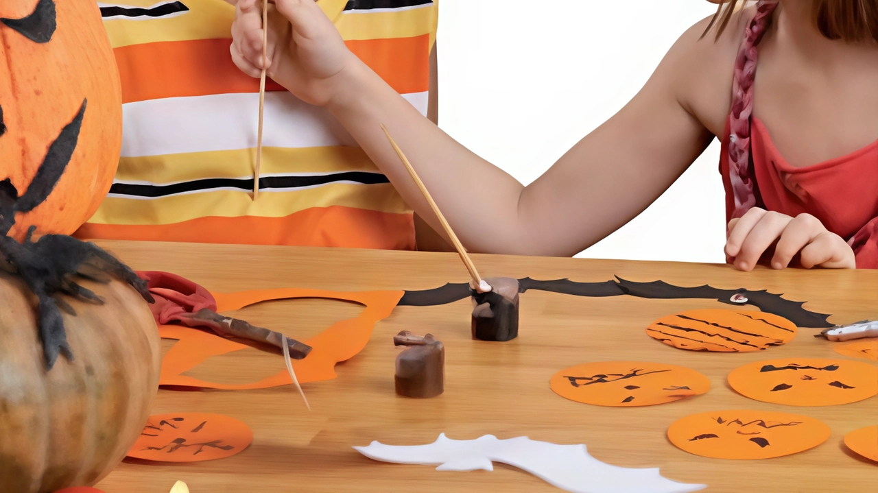 Torna al Museo della Fraternita dei Laici il laboratorio creativo per bambini in vista di Halloween. Creazioni spaventose con materiali di riciclo. Prenotazione obbligatoria. Torna al Museo della Fraternita dei Laici il laboratorio creativo per bambini in vista di Halloween. Creazioni spaventose con materiali di riciclo. Prenotazione obbligatoria.