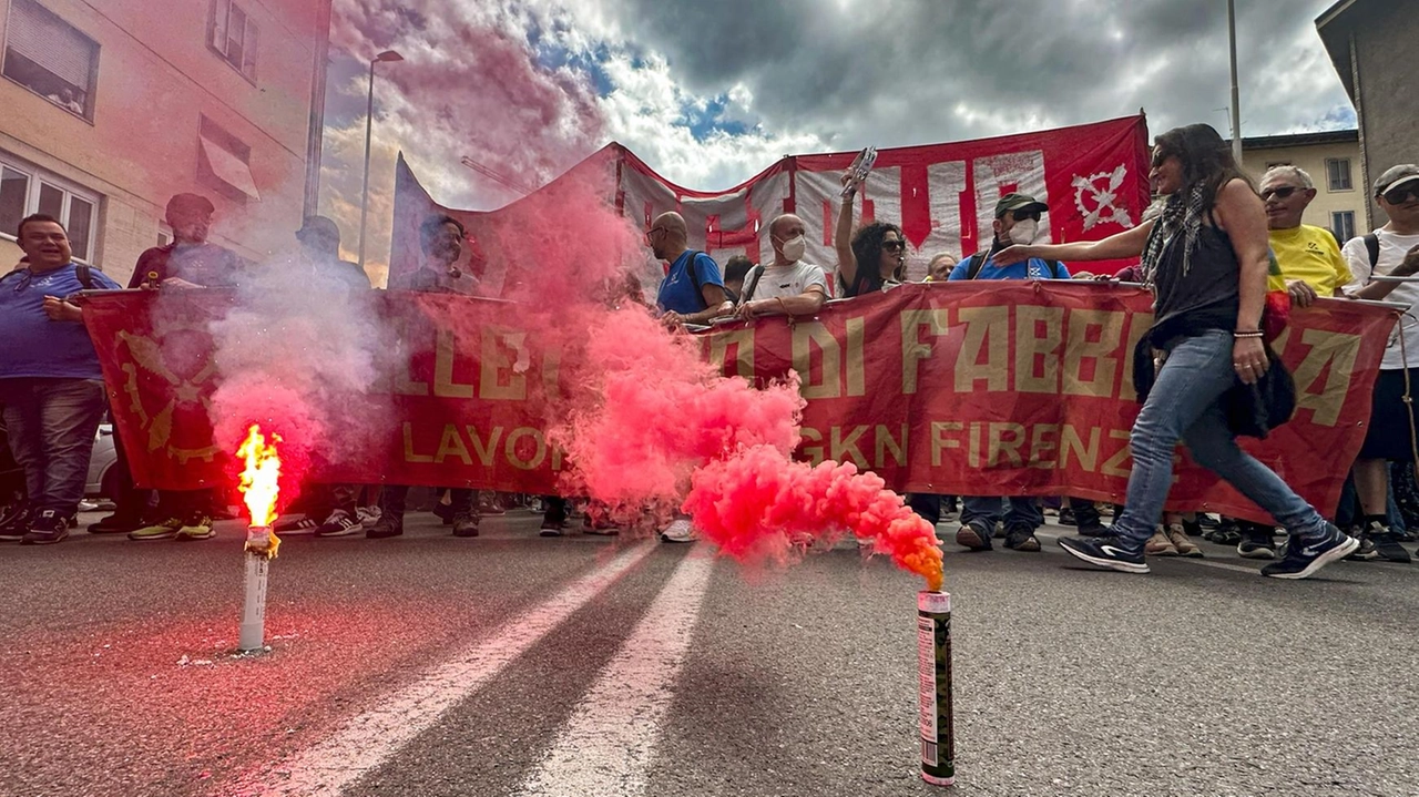 Nelle immagini di archivio la protesta dei lavoratori per lo stallo dell’ex Gkn. Adesso una nuova svolta nella vertenza Nelle immagini di archivio la protesta dei lavoratori per lo stallo dell’ex Gkn. Adesso una nuova svolta nella vertenza