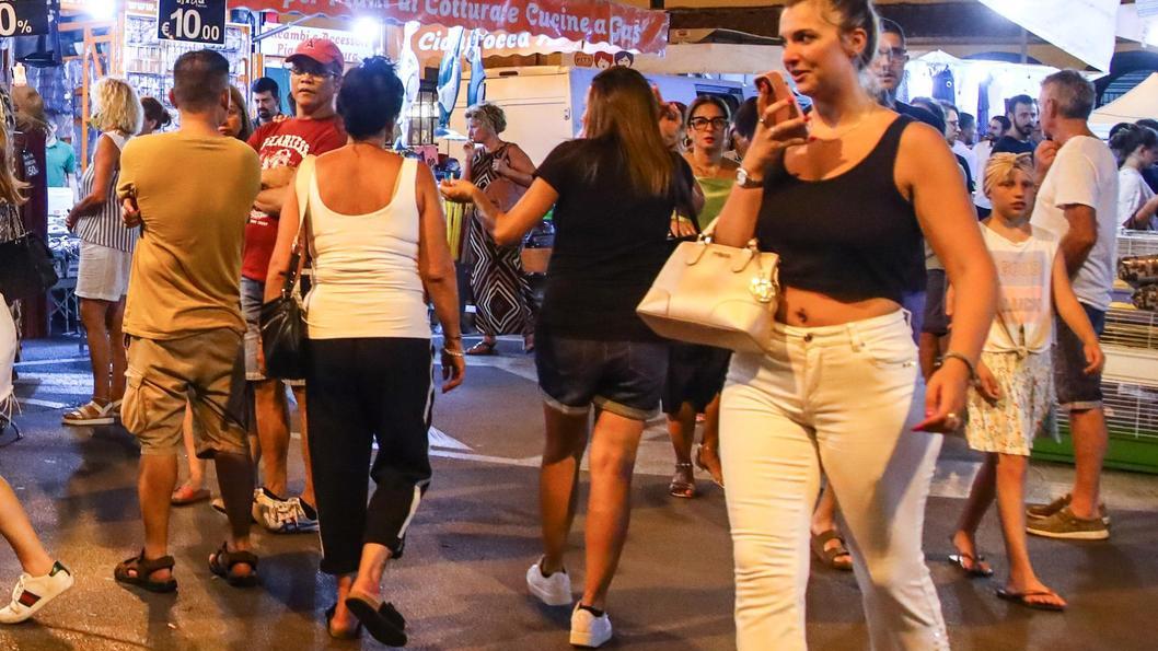 C’è "Empolissima by night". Mercato nelle vie del centro. Negozi aperti per il ’Luglio’ C’è "Empolissima by night". Mercato nelle vie del centro. Negozi aperti per il ’Luglio’