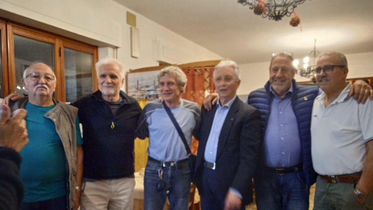 Gli ex studenti dell’Inapli, e il professore,. si sono riabbracciati dopo sessant’anni Gli ex studenti dell’Inapli, e il professore,. si sono riabbracciati dopo sessant’anni