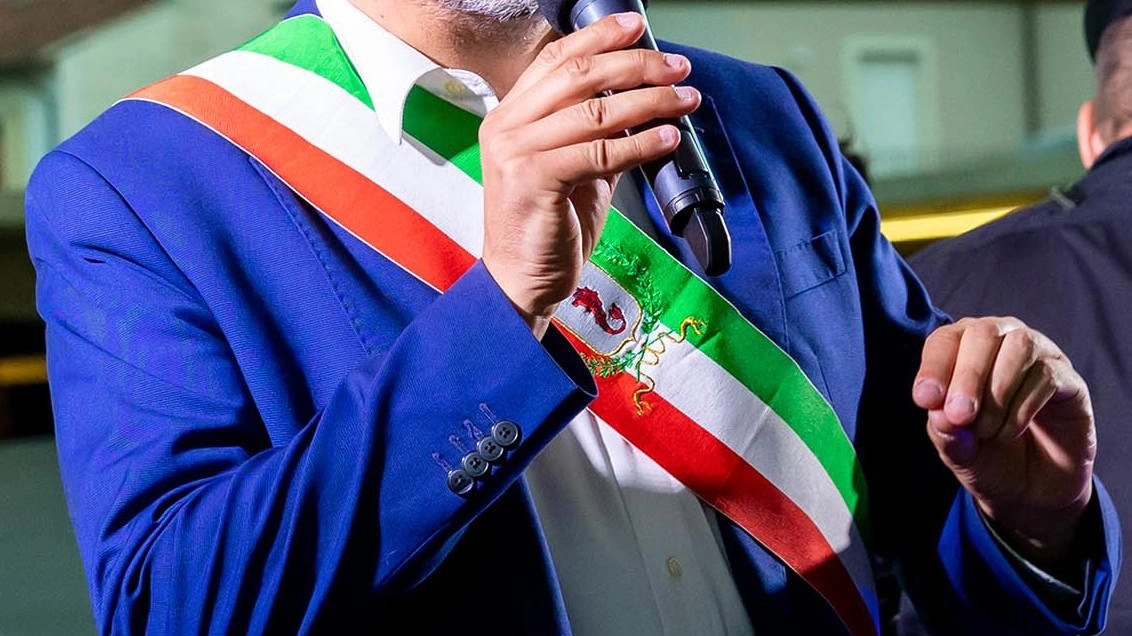 La denuncia del sindaco Franchi: "Durc non in regola per i contributi non pagati dalle precedenti gestioni. Situazione grottesca, la città perde opportunità". La denuncia del sindaco Franchi: "Durc non in regola per i contributi non pagati dalle precedenti gestioni. Situazione grottesca, la città perde opportunità".