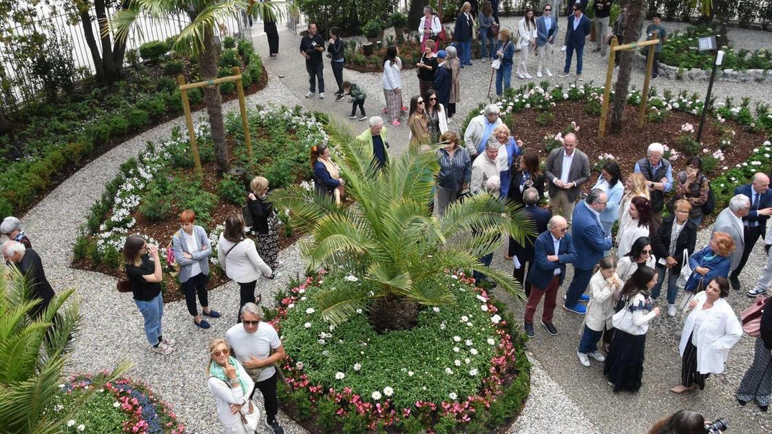 Nel giardino di Puccini. Le note eterne del maestro si perdono tra i suoi fiori Nel giardino di Puccini. Le note eterne del maestro si perdono tra i suoi fiori