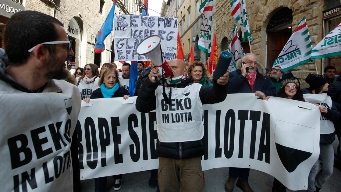 vertenza beko vertice a roma la regione serve un consorzio industriale pubblico