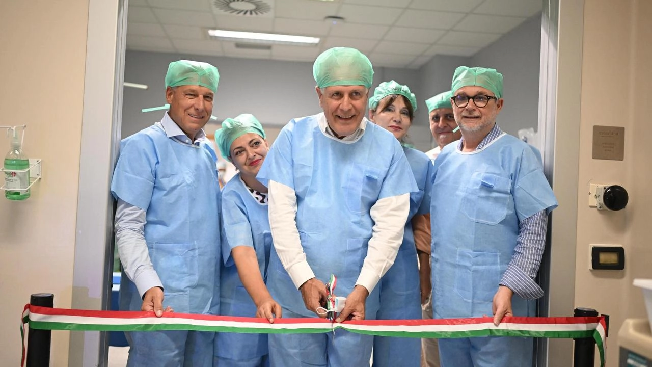 Presentato il macchinario avveniristico che sarà utilizzato in sala operatoria. Sarà in grado di garantire circa 4-500 interventi dimezzando le liste d’attesa.