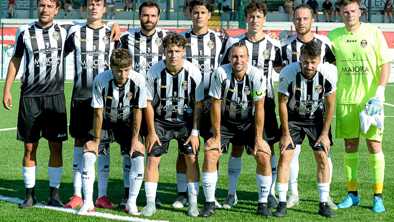 Il Viareggio, dopo la presentazione di ieri sera, stasera gioca al “Ferracci“ Il Viareggio, dopo la presentazione di ieri sera, stasera gioca al “Ferracci“