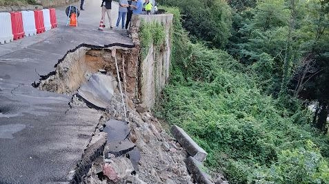 La frana di San Lorenzo in stallo. Revocati tutti i finanziamenti: "Ora un confronto con la Provincia"