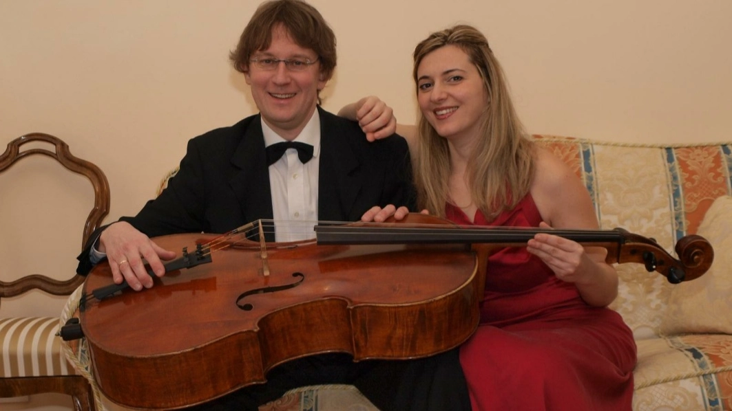 Tullio Zorzet assieme alla pianista Helga Pisapia Tullio Zorzet assieme alla pianista Helga Pisapia