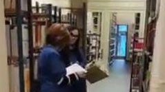 Ieri mattina il battesimo della struttura ospitata al piano terra delle ’Bertagnini’ . Affluenza con il contagocce, non più di quattro-cinque persone ogni ora. Tra fine mese e inizi di agosto tornerà il servizio per il prestito dei libri. Ieri mattina il battesimo della struttura ospitata al piano terra delle ’Bertagnini’ . Affluenza con il contagocce, non più di quattro-cinque persone ogni ora. Tra fine mese e inizi di agosto tornerà il servizio per il prestito dei libri.