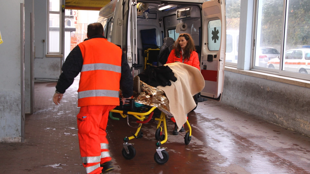Sul posto sono intervenuti i sanitari della Misericordia che hanno trasportato i feriti al San Giuseppe in codice verde Sul posto sono intervenuti i sanitari della Misericordia che hanno trasportato i feriti al San Giuseppe in codice verde