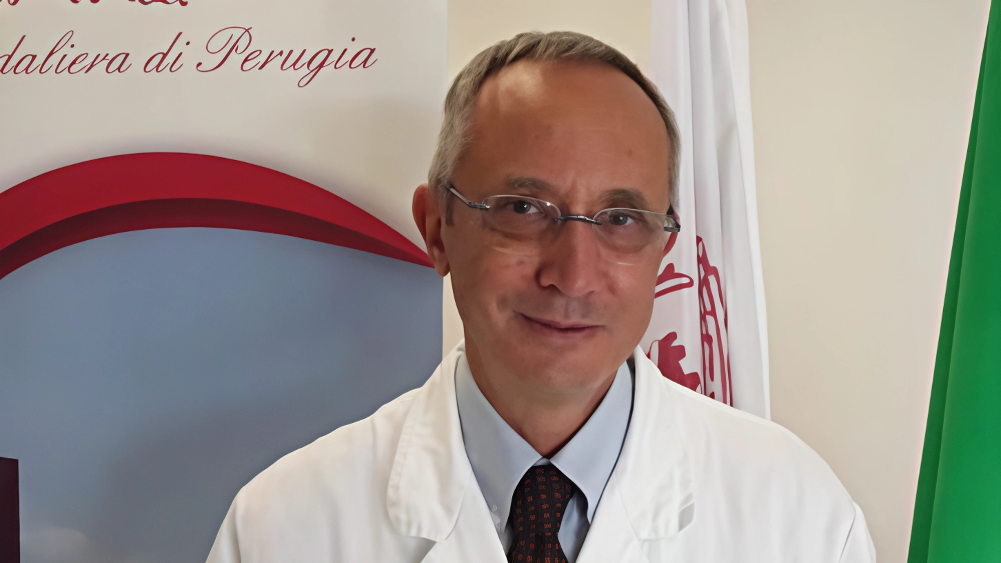 Eseguito con successo intervento su raro tumore cervicale e mediastinico ad alto rischio a Perugia. Equipe multidisciplinare ha garantito sicurezza durante l'asportazione della massa tumorale.