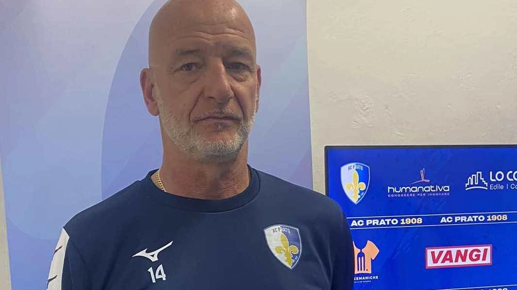 Il nuovo tecnico del Prato, Marco Mariotti. Era il mister dell’Albenga A sinistra, una partita della squadra contro il Tuttocuoio Il nuovo tecnico del Prato, Marco Mariotti. Era il mister dell’Albenga A sinistra, una partita della squadra contro il Tuttocuoio