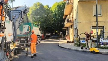 Partiti i primi cantieri previsti dall’accordo quadro messo a punto dalla Provincia. Entro l’autunno arrivano interventi per 15 milioni. Partiti i primi cantieri previsti dall’accordo quadro messo a punto dalla Provincia. Entro l’autunno arrivano interventi per 15 milioni.