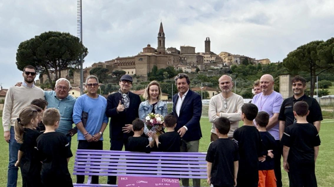 È stata inaugurata allo stadio Faralli a Castiglion Fiorentino la Panchina Viola della Gentilezza. La panchina è uno spazio... È stata inaugurata allo stadio Faralli a Castiglion Fiorentino la Panchina Viola della Gentilezza. La panchina è uno spazio...