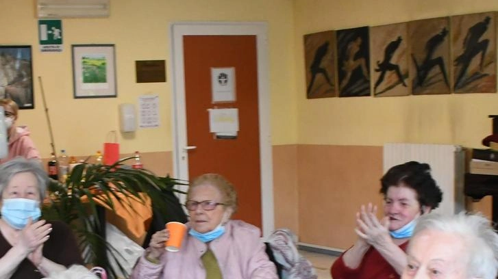 Gli anziani ospiti del Regina Elena