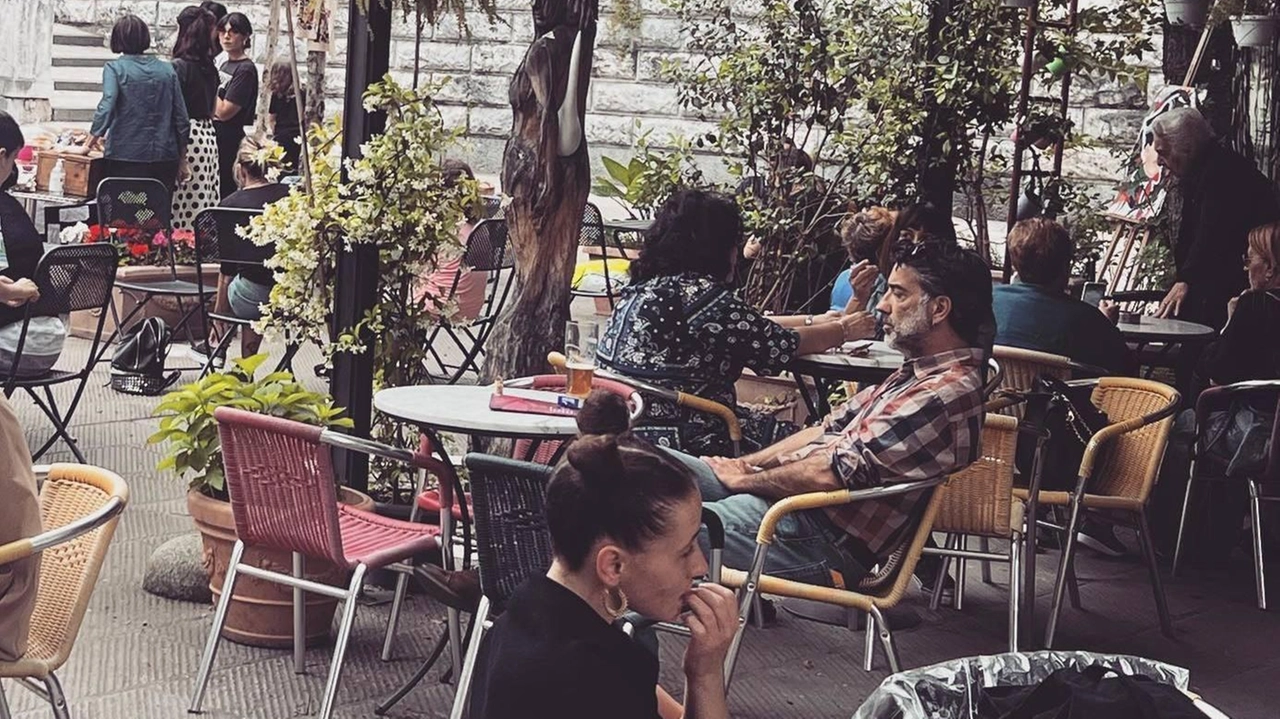 Il punto di ristoro di piazza Gramsci per il quale è scaduta la convenzione con il Comune. Adesso un nuovo bando a cui Emanuele Crudeli potrà partecipare Il punto di ristoro di piazza Gramsci per il quale è scaduta la convenzione con il Comune. Adesso un nuovo bando a cui Emanuele Crudeli potrà partecipare
