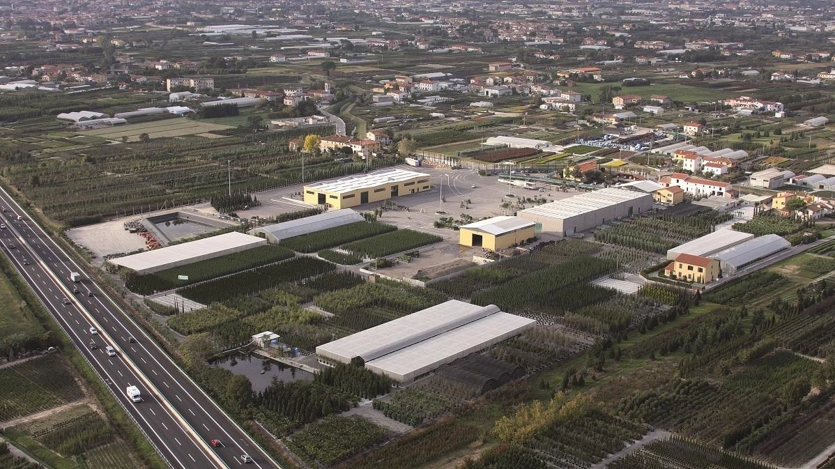 La società si impegna a rispettare le buone pratiche ambientali "Iniziamo un percorso virtuoso, mettendo al centro la natura e le persone". La società si impegna a rispettare le buone pratiche ambientali "Iniziamo un percorso virtuoso, mettendo al centro la natura e le persone".
