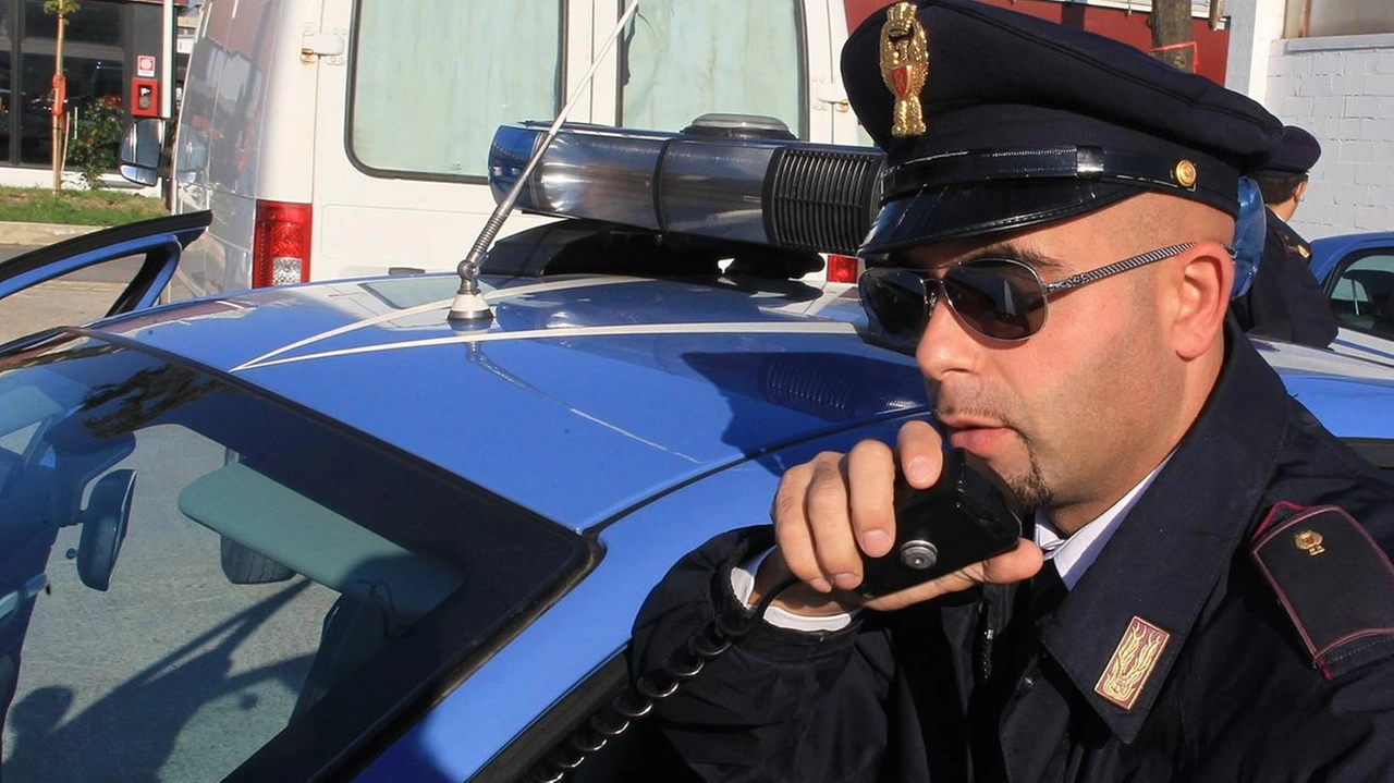 Era un migrante di origini nigeriane rinvenuto da un ospite del centro accoglienza ex Cottolengo. Il corpo in via San Jacopo, acquisite le immagini delle telecamere. Indaga la squadra mobile. Era un migrante di origini nigeriane rinvenuto da un ospite del centro accoglienza ex Cottolengo. Il corpo in via San Jacopo, acquisite le immagini delle telecamere. Indaga la squadra mobile.