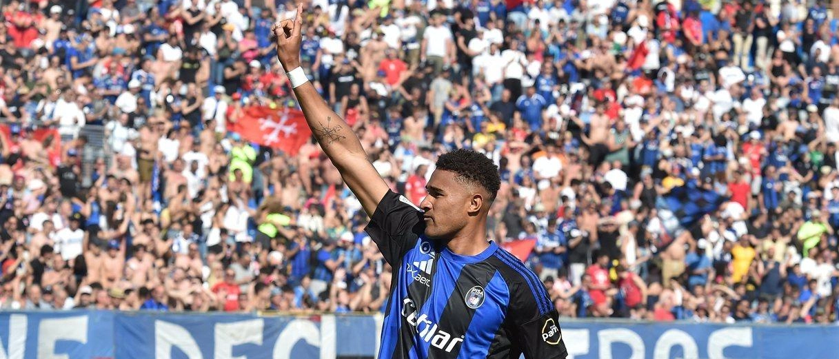 Pisa batte Frosinone e avvicina la Serie A: una vittoria storica