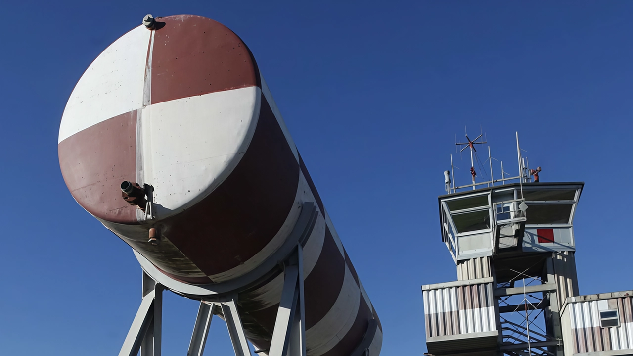 Il documento dei contrari al rilancio dello scalo aeroportuale. Dai problemi sul fronte della "sicurezza al declassamento di Grosseto". "Con la gestione affidata a Enac servizi, i privati non possono investire". Il documento dei contrari al rilancio dello scalo aeroportuale. Dai problemi sul fronte della "sicurezza al declassamento di Grosseto". "Con la gestione affidata a Enac servizi, i privati non possono investire".