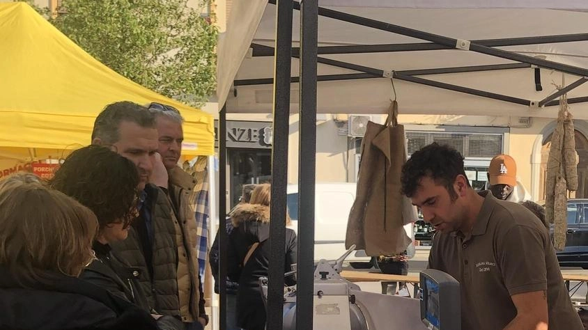 Dalle degustazioni ai cooking show passando per una gara tutta dedicata al dolce della tradizione. Fucecchio scalda i motori, torna... Dalle degustazioni ai cooking show passando per una gara tutta dedicata al dolce della tradizione. Fucecchio scalda i motori, torna...