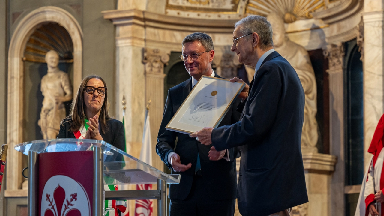 Un momento della cerimonia che si è svolta a Firenze: il patrimonio della Biblioteca Serlupiana passa di mano