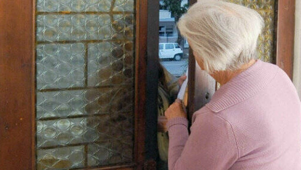 Anziani sempre più nel mirino dei truffatori Anziani sempre più nel mirino dei truffatori