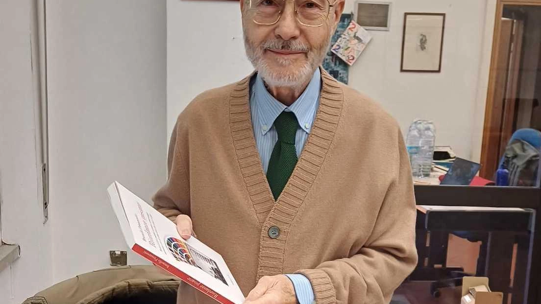 Brunello Passaponti presenta il suo libro «Riordanze pisane - Modi di dire, parole, usanze, personaggi: memorie vive di una città che non c’è più» Brunello Passaponti presenta il suo libro «Riordanze pisane - Modi di dire, parole, usanze, personaggi: memorie vive di una città che non c’è più»