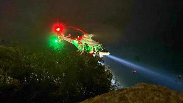 La Guardia Costiera della base elicotteri di Sarzana ha tratto in salvo domenica sera un escursionista, rimasto in seria in... La Guardia Costiera della base elicotteri di Sarzana ha tratto in salvo domenica sera un escursionista, rimasto in seria in...
