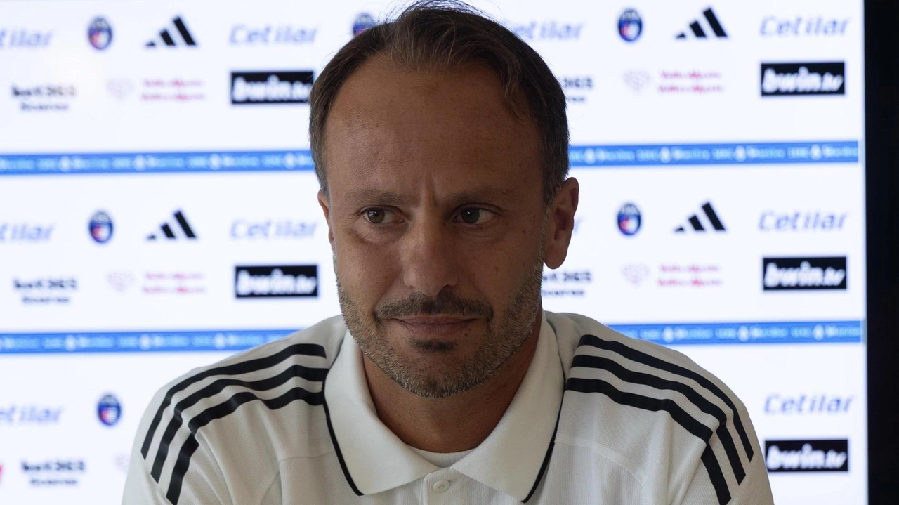 Alberto Gilardino, 43 anni, mentre guida la squadra (foto Del Punta)