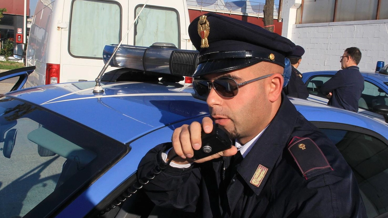 Gli agenti del commissariato di polizia di Empoli hanno identificato anche oltre cento persone e ispezionato cinquanta veicoli (. foto d’archivio
