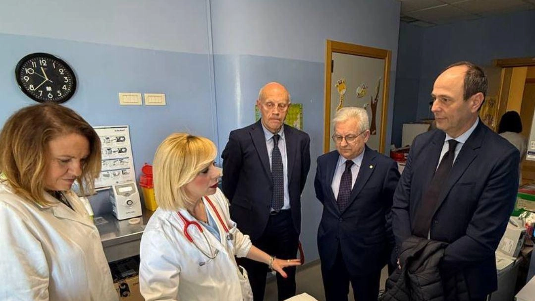 ORVIETO La Fondazione Cassa di Risparmio di Orvieto ha donato uno spirometro completo da tavolo con opzione ossimetrica al reparto...