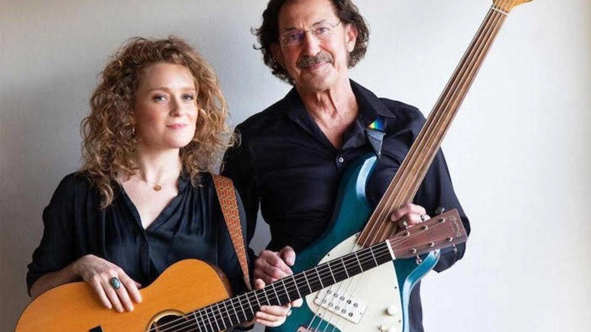 Un viaggio nel cuore della musica americana con la straordinaria folksinger Alice Howe e il grande Freebo, icona della musica... Un viaggio nel cuore della musica americana con la straordinaria folksinger Alice Howe e il grande Freebo, icona della musica...