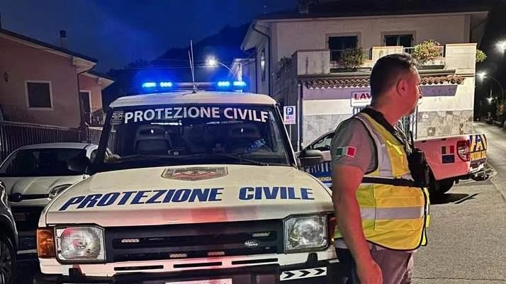 Affluenza record alla rievocazione medievale di Gragnola con un incidente grave e auto bloccate nel fiume. Intervento della Protezione Civile. Affluenza record alla rievocazione medievale di Gragnola con un incidente grave e auto bloccate nel fiume. Intervento della Protezione Civile.