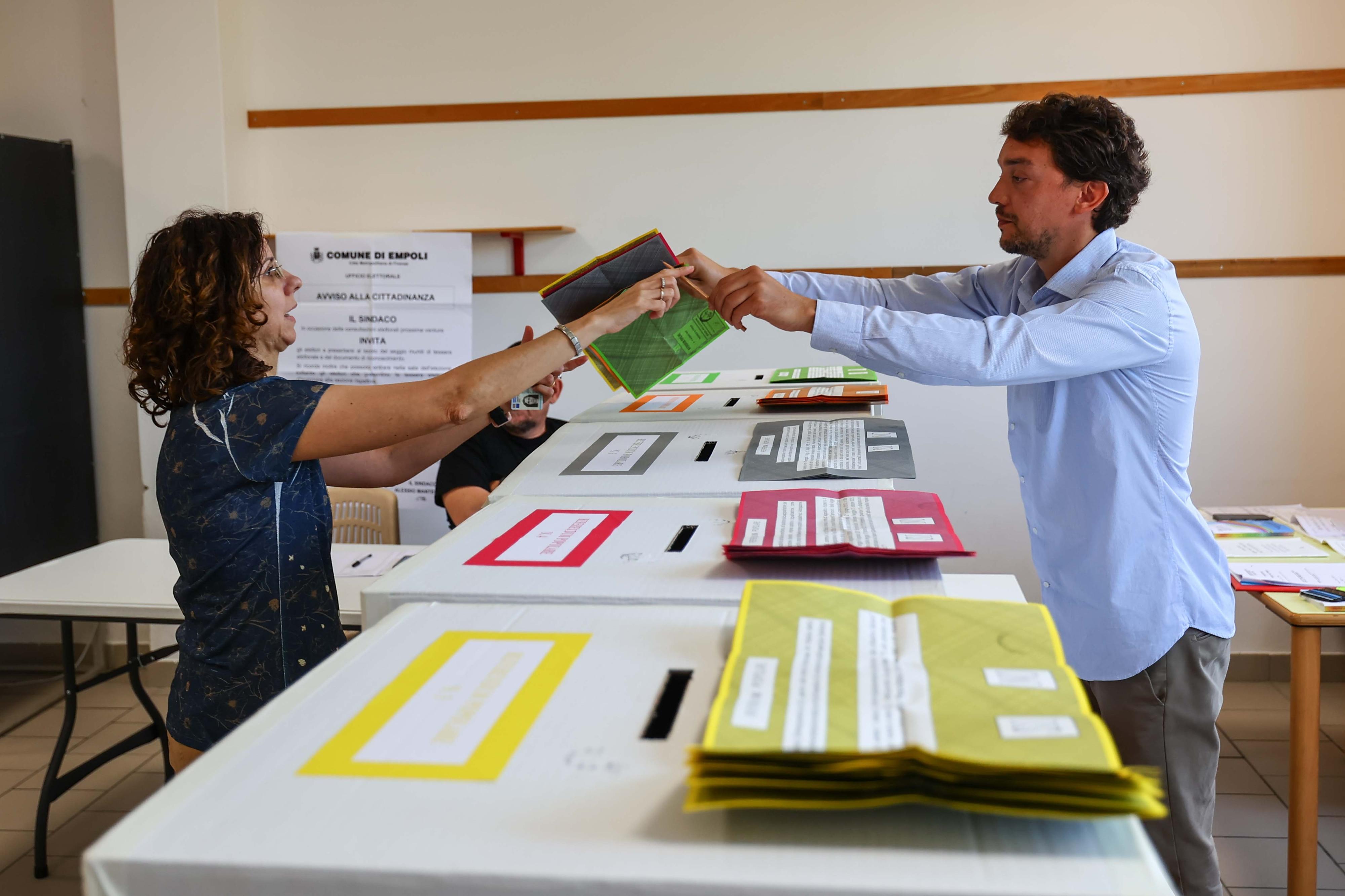 Referendum in Toscana, l’affluenza alle 19 supera il 20%. Si vota fino a lunedì alle 15 Referendum in Toscana, l’affluenza alle 19 supera il 20%. Si vota fino a lunedì alle 15