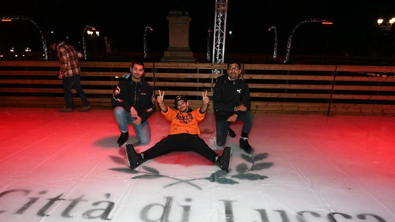 Alcune immagini dell’inaugurazione sotto le stelle, ieri sera (foto Alcide) Alcune immagini dell’inaugurazione sotto le stelle, ieri sera (foto Alcide)
