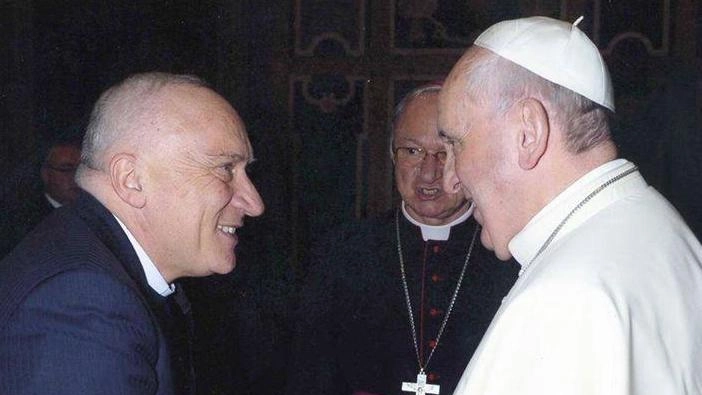L’incontro tra don Andrea Cristiani e Papa Francesco L’incontro tra don Andrea Cristiani e Papa Francesco