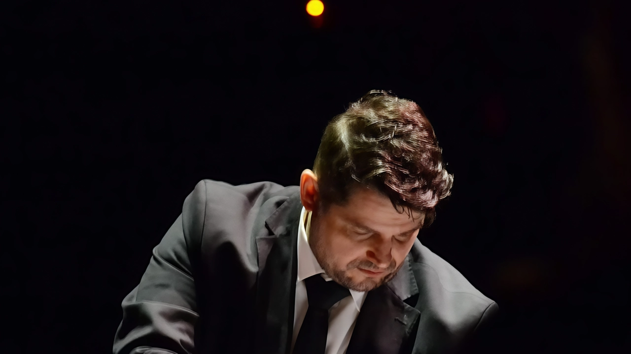 Il maestro, direttore e concertatore Damiano Tognetti, presidente e direttore artistico de Il Contrappunto Il maestro, direttore e concertatore Damiano Tognetti, presidente e direttore artistico de Il Contrappunto