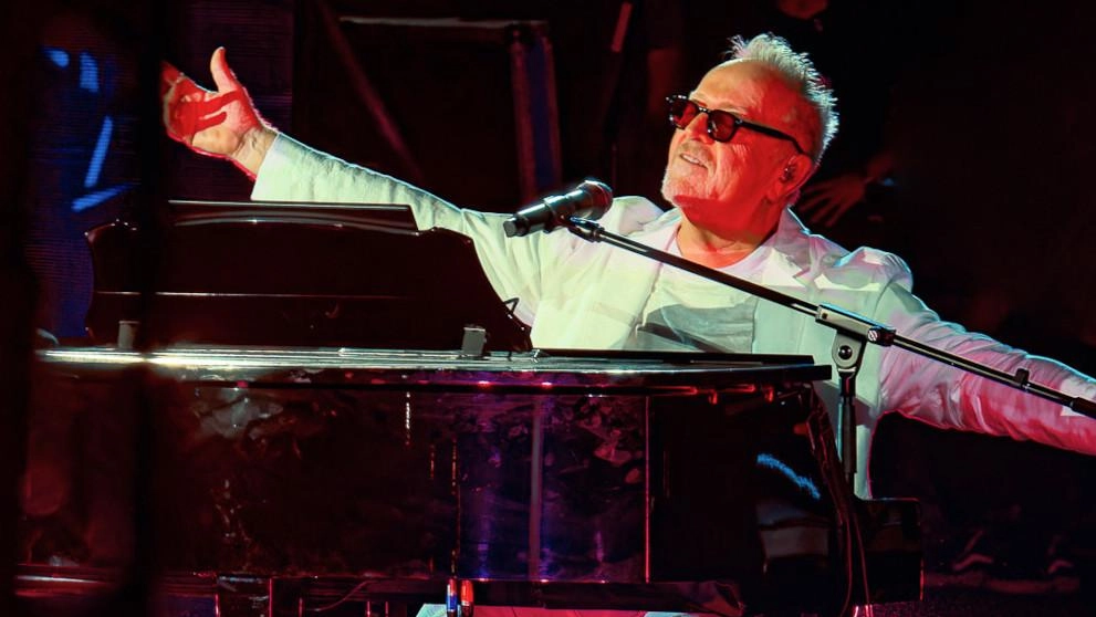 Umberto Tozzi in concerto domani sera al Teatro Verdi