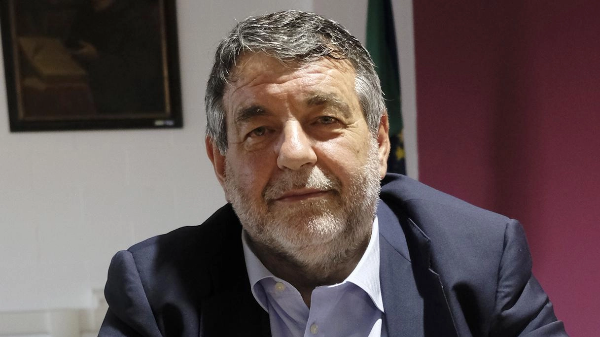 Il consigliere: "Curate altre zone prima di quella dove abitano i miei familiari" Il consigliere: "Curate altre zone prima di quella dove abitano i miei familiari"