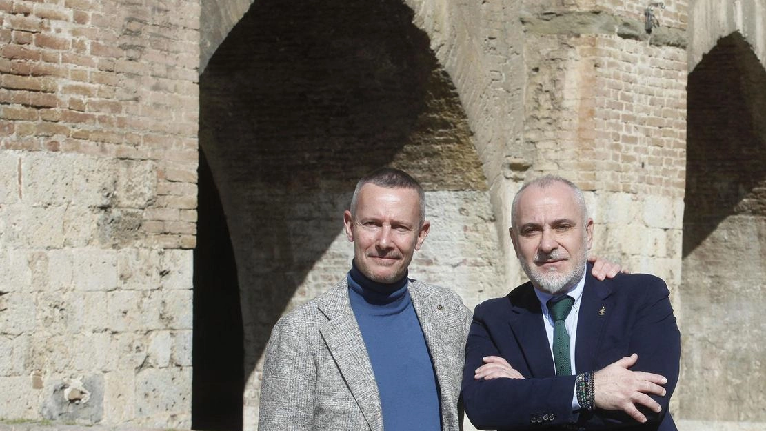 Il capitano Duccio Cottini con il governatore Claudio Laini Il capitano Duccio Cottini con il governatore Claudio Laini