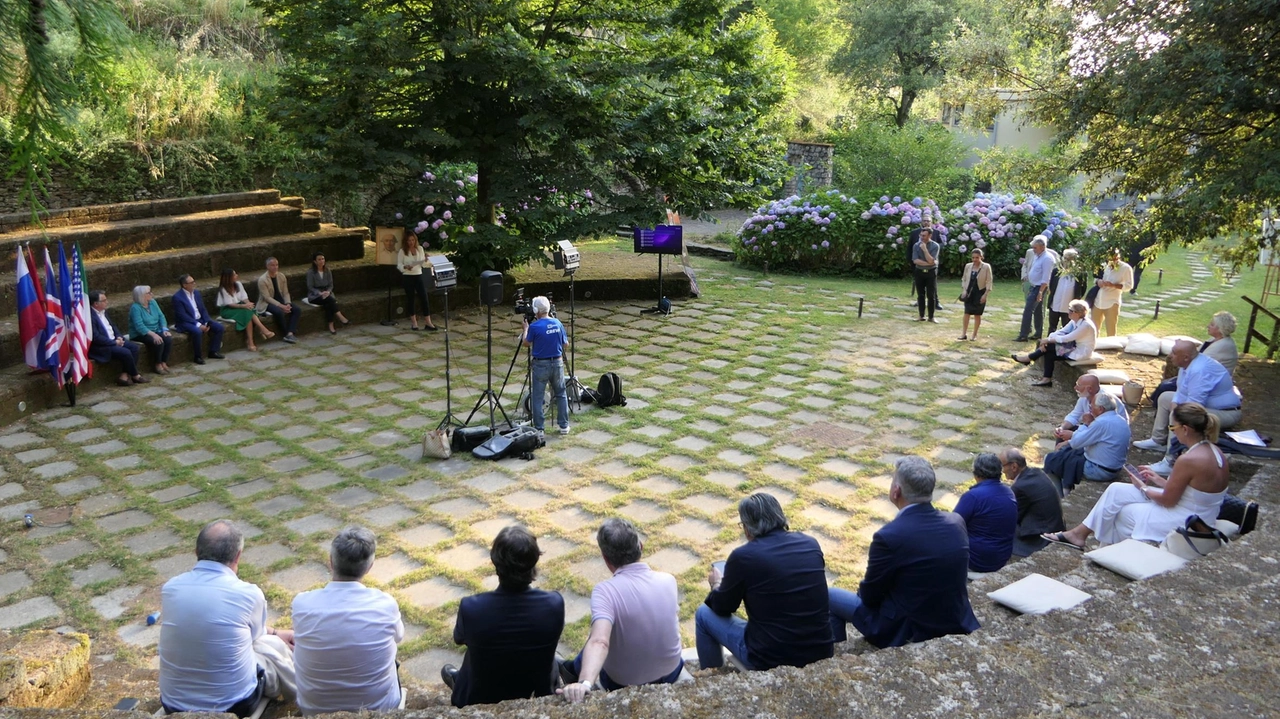 Un’immagine dell’incontro tra sindaci e Comitato promotore alle Terme di San Carlo Un’immagine dell’incontro tra sindaci e Comitato promotore alle Terme di San Carlo