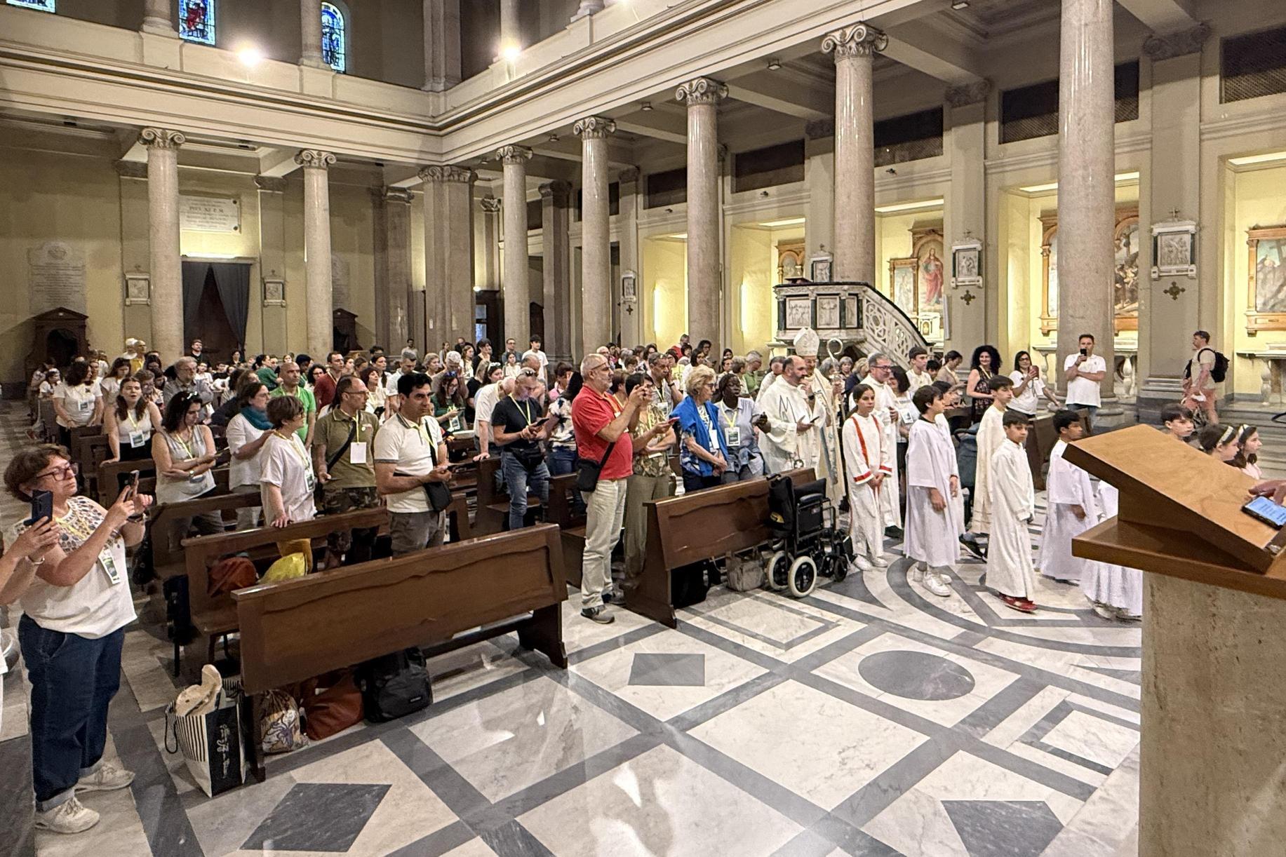 Giubileo delle famiglie a Roma. Lojudice con i duecento senesi Giubileo delle famiglie a Roma. Lojudice con i duecento senesi